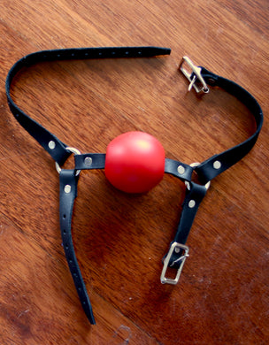 Classic Style Single Strap Gag with Chin Strap